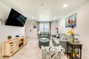 Marco Island Townhome 2 Mi to Beaches!